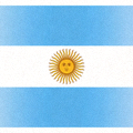 阿根廷国旗，由浅蓝、白色和浅蓝三个平行长方形组成，中间是“五月的太阳”图案